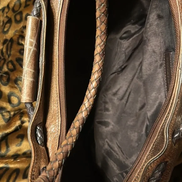 Sondra Roberts Vintage Leather Hobo Bag - Picture 4 of 15